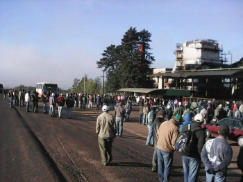 Paralisação em frente à Usina de Cana de açúcar Infinity em Naviraí (MS)