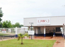 Trabalhadores acionam a justiça e pedem multa de R$200 mil reais à JBS